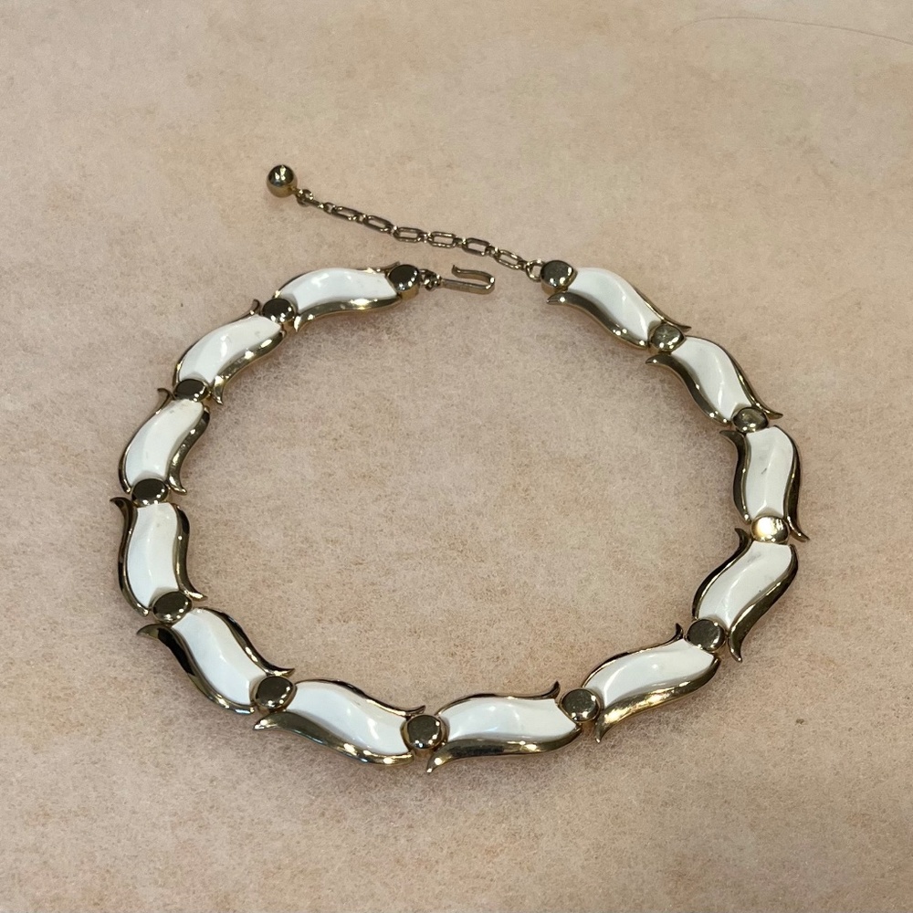 Vintage Trifari choker style necklace